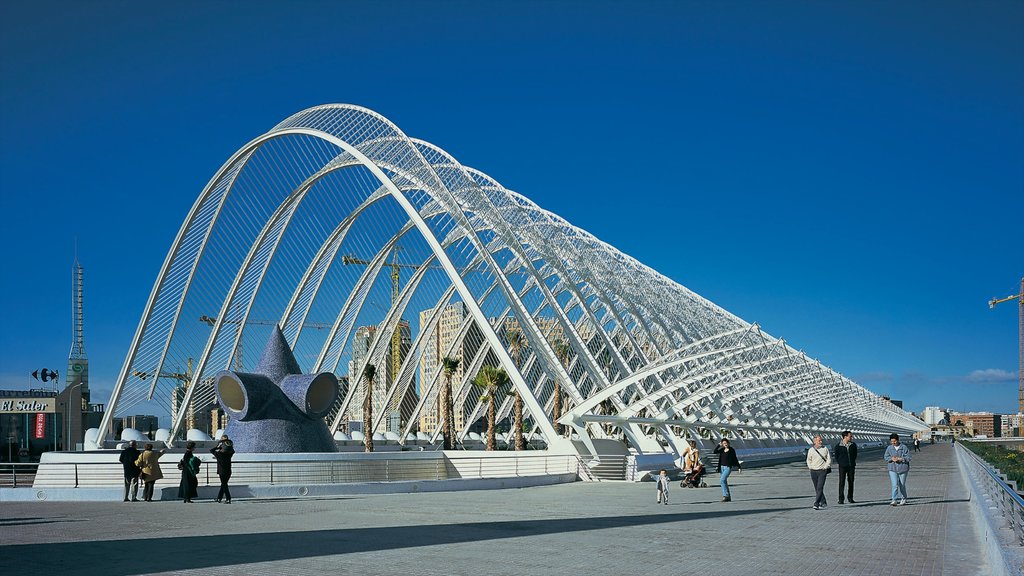 Ciudad de las Artes y las Ciencias mostrando uma cidade, arquitetura moderna e uma estátua ou escultura