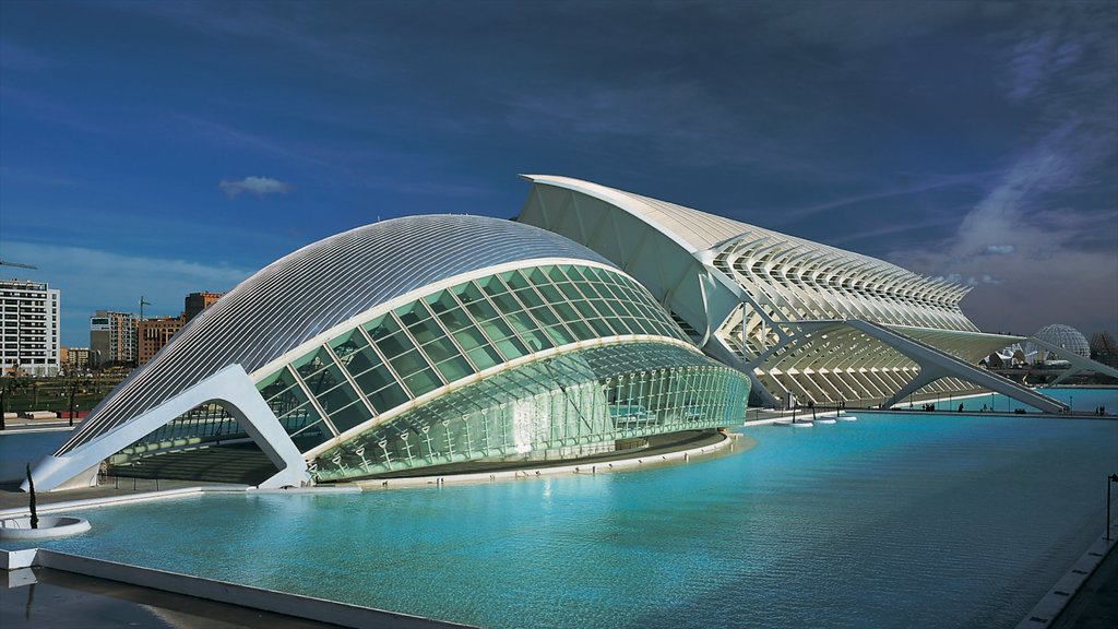 Ciudad de las Artes y las Ciencias caracterizando uma cidade, uma piscina e linha do horizonte