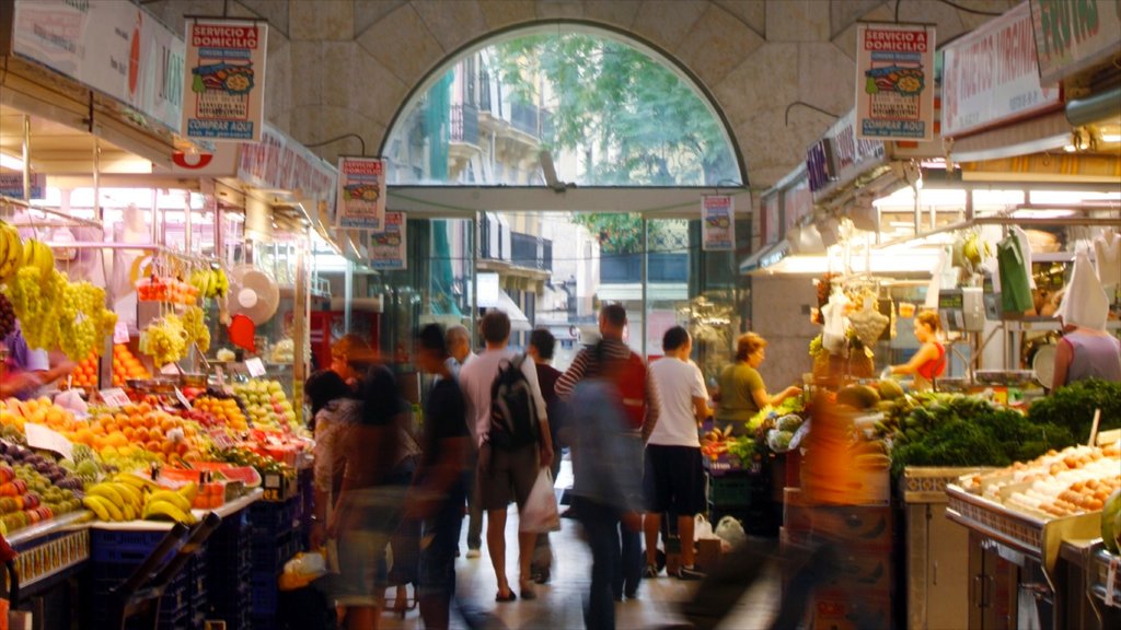 Mercado Central mostrando comida, mercados y vistas interiores