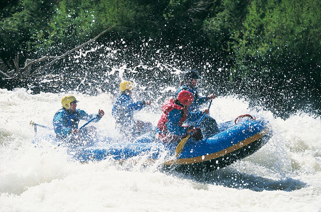 Sportivi fanno Rafting lungo il fiume. Photo credit Getty Images