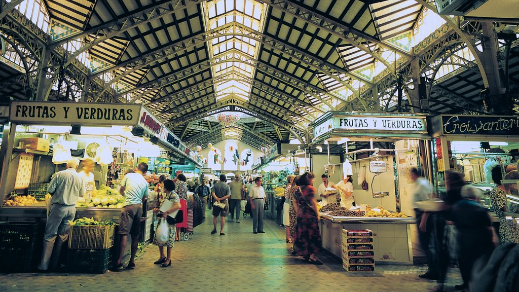 Mercado Central mostrando comida, uma cidade e vistas internas