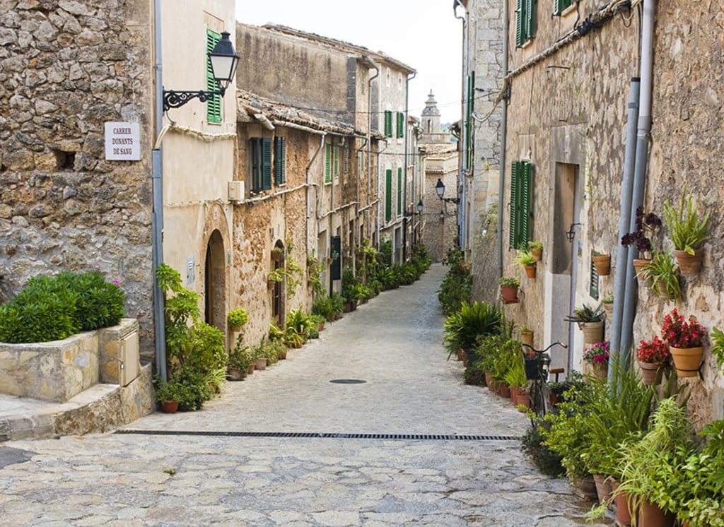 Il borgo di Valldemossa a Maiorca. Photo credit Shutterstock