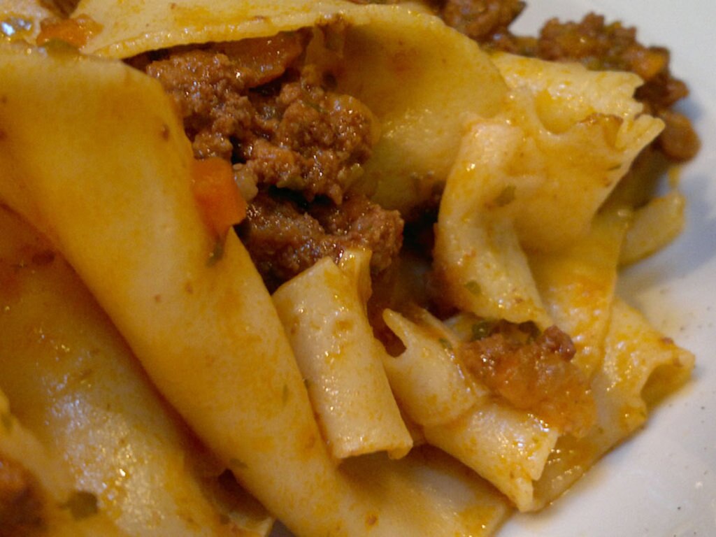 _Pappardelle al cinghiale. In onore all'animale simbolo della caccia nell'Italia centrale, è dedicata la sagra di Vitellino Castiglione tra il 14 e il 17 luglio. By Roland Tanglao  , via flickr