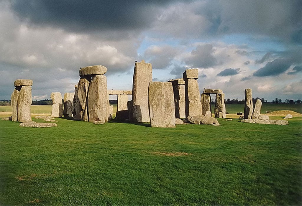 Stonehenge è costituito da blocchi di pietre che pesano anche 26 tonnellate: come furono trasportate fino alla piana di Salisbury? Resta un mistero. By Sara khan - Own work, CC BY-SA 2.0, https://commons.wikimedia.org/w/index.php?curid=146623
