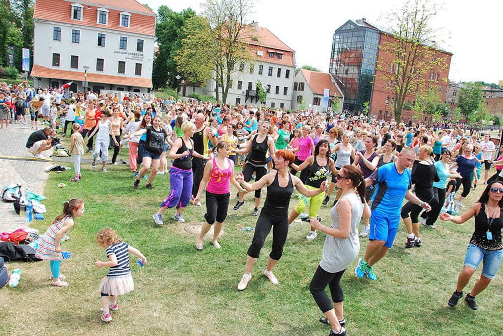 E' a Bydgoszcz che si è battuto il record dello Zumba nel giugno del 2013. Di Zorro2212 (Opera propria)  , attraverso Wikimedia Commons