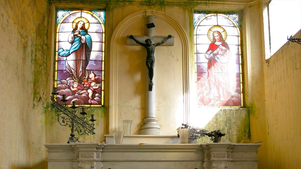 Recoleta Cemetery which includes interior views and religious elements