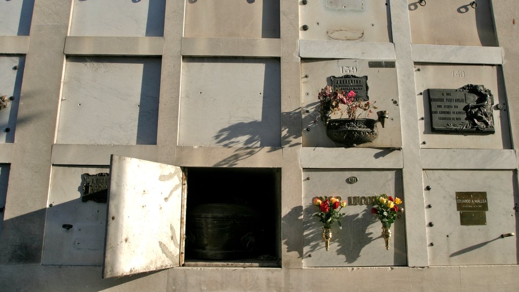 Recoleta Cemetery featuring a cemetery