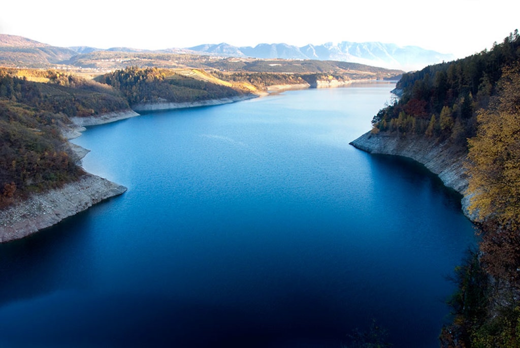 Lago di Santa Giustina. By Franco Visintainer (Own work)  , via Wikimedia Commons