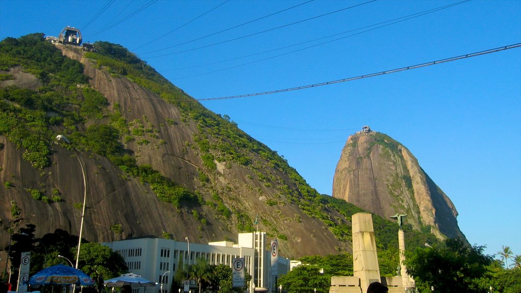 Pão de Açúcar que inclui paisagem e montanhas