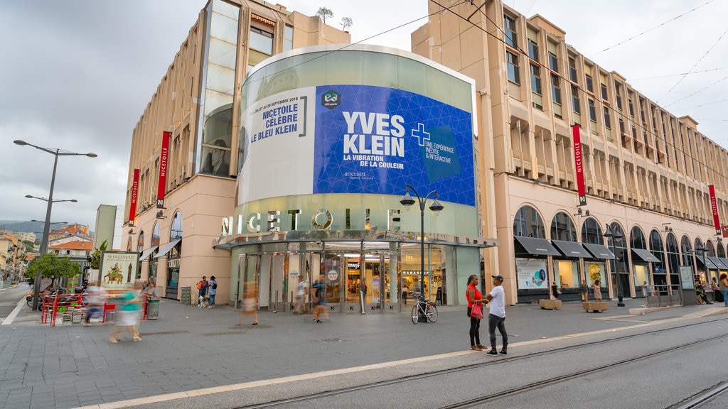 Nice Etoile Shopping Center showing signage