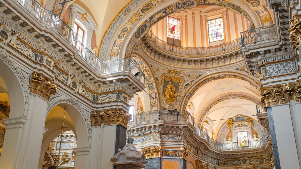 Catedral de Niza ofreciendo elementos patrimoniales, una iglesia o catedral y vista interna