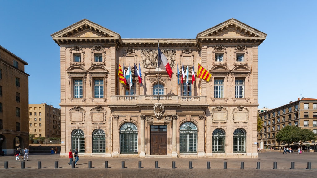 Hotel de Ville featuring heritage architecture