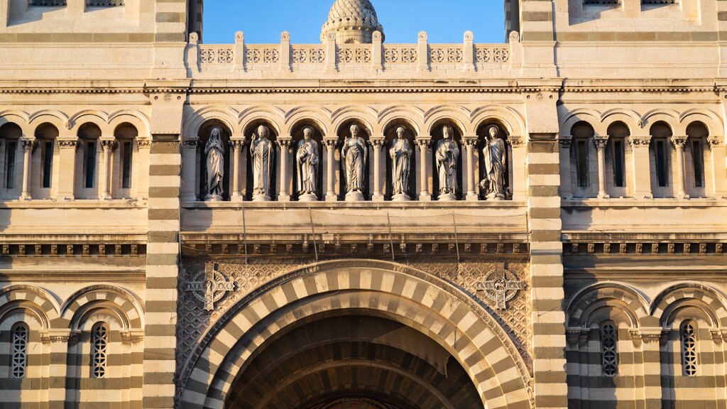 Catedral de Marselha caracterizando elementos de patrimônio