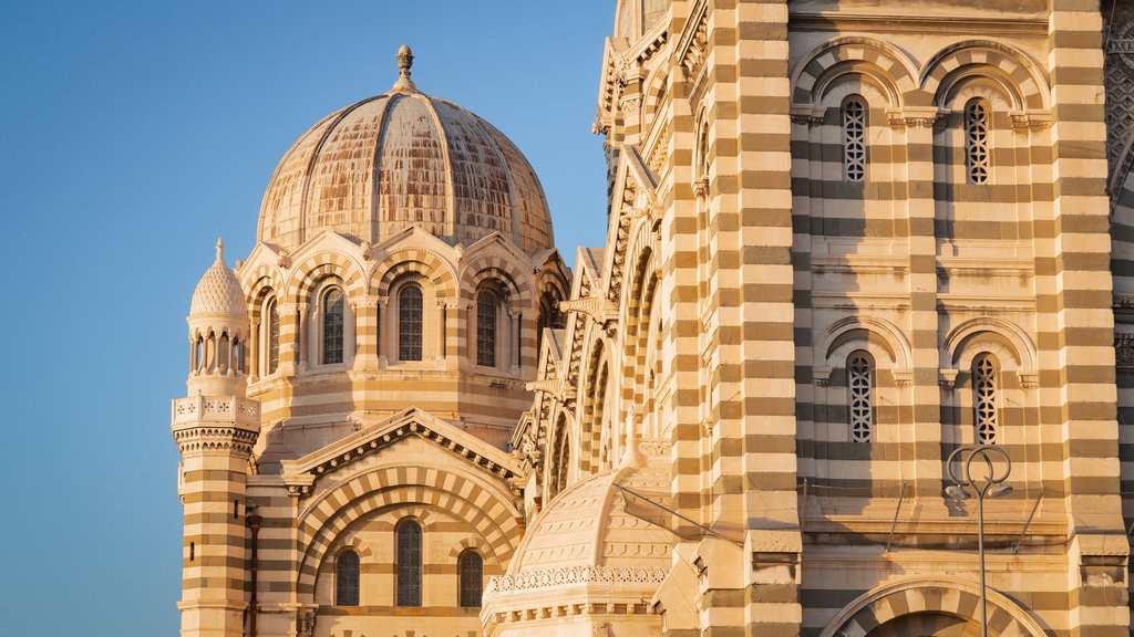 Cathedral la Major which includes a church or cathedral and heritage architecture