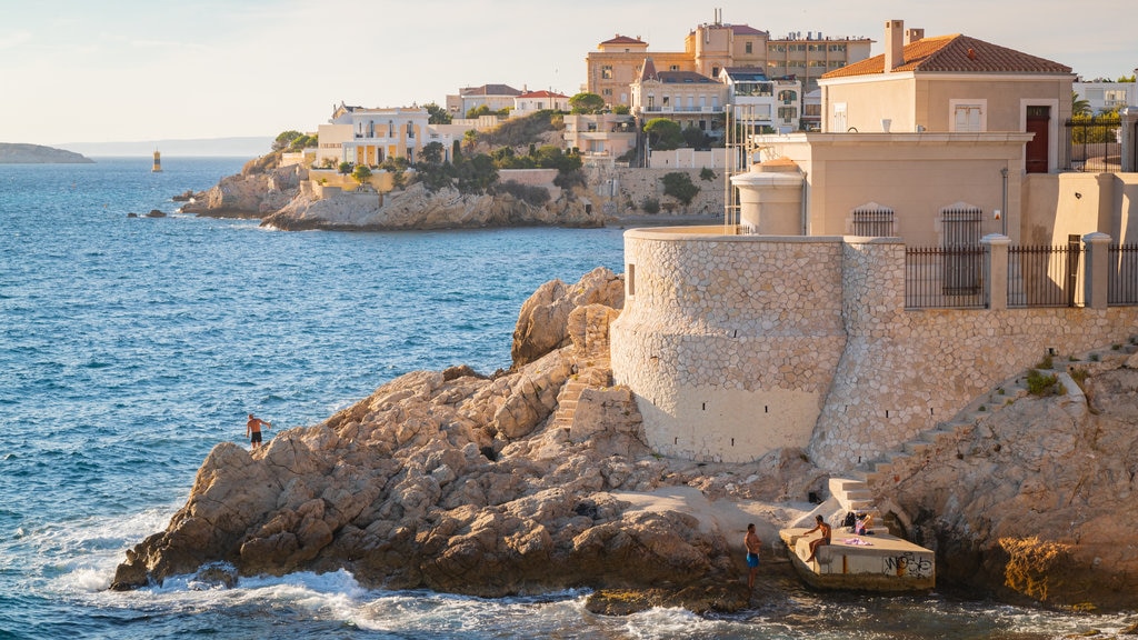 La Corniche che include vista della costa, tramonto e costa rocciosa