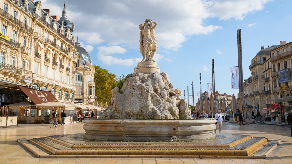 Comedy Square which includes a fountain