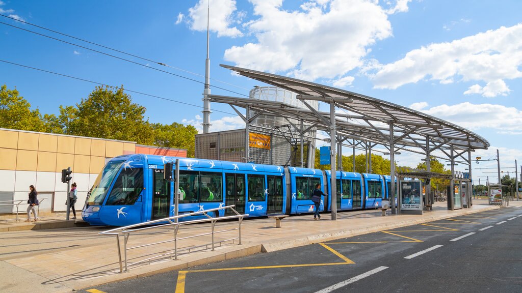 Hôpitaux-Facultés caracterizando itens de ferrovia