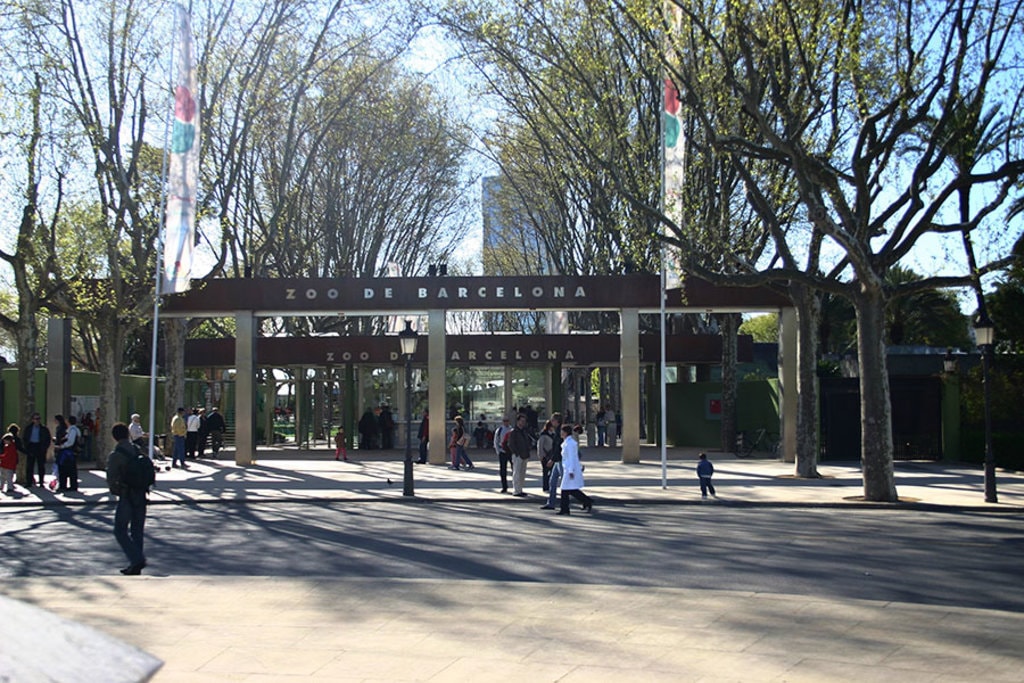 Lo zoo di Barcellona si trova in piano centro, tra la Barceloneta e il Porto Olimpico. Picture by Year of the dragon- Own work. Licensed under CC BY-SA 3.0 via Wikimedia Commons