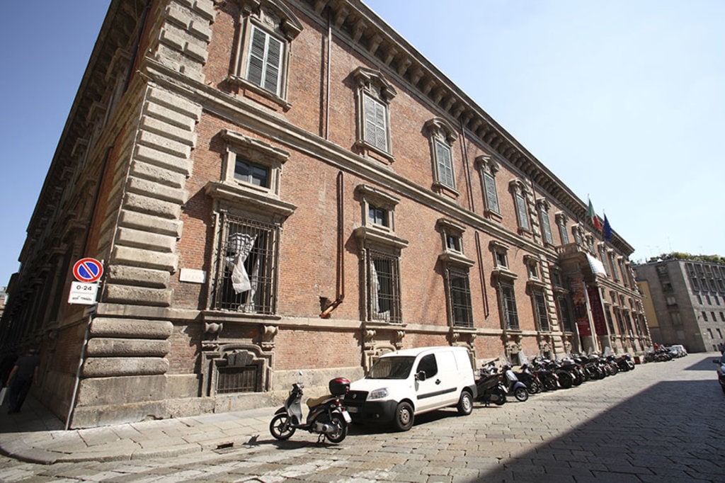 La collezione della Pinacoteca è il frutto della campagna di requisizione di opere d'arte condotta dalle truppe di Napoleone in seguito alla chiusura di numerose chiese e alla soppressione di monasteri in Italia.