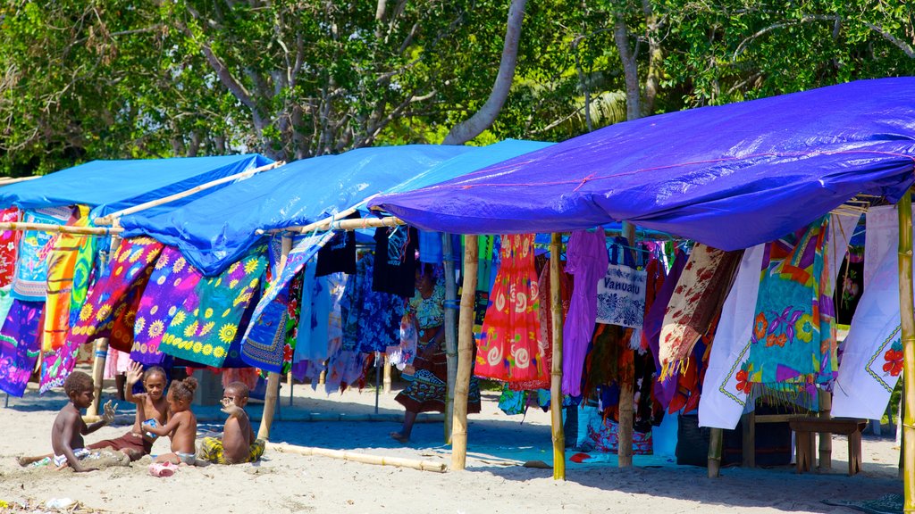 Baie de Mele mettant en vedette plage et marchés aussi bien que enfants