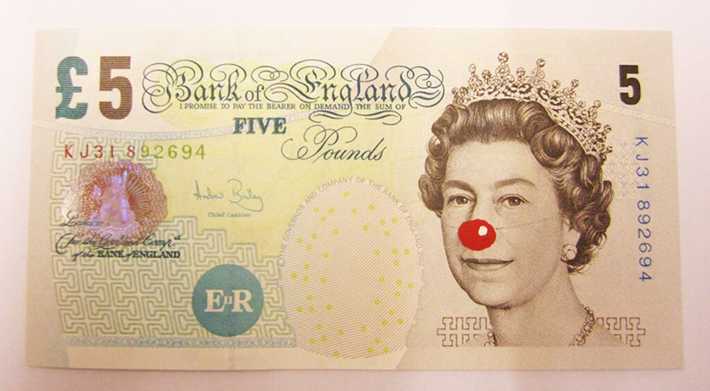 Al Macba di Barcellona in mostra la scena Punk dell'arte contemporanea. © immagine: Hans-Peter Feldmann, 5 Pound Bill with Red Nose , 2012, courtesy ProjecteSD, Barcellona