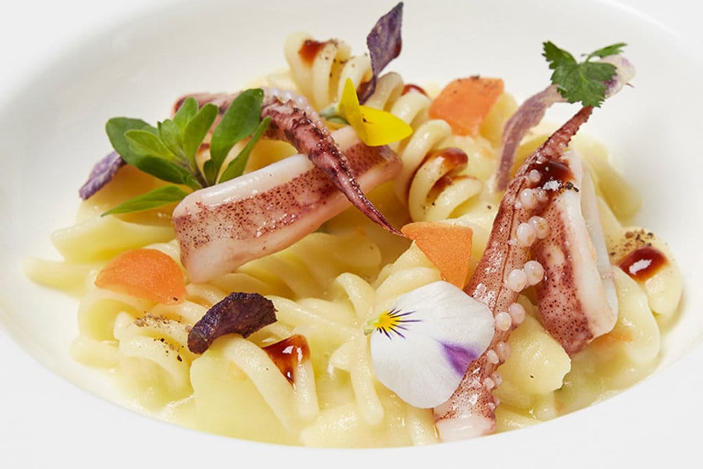 Uno dei piatti dello chef Giulio Coppola. Courtesy of Jeunes Restaurateurs d'Europe-Italia