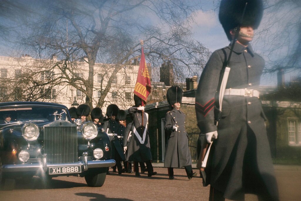 Guardie reali londra Rolls Royce e raffinato british style, quando si è a Londra ci si può sentire un vero lord inglese. 