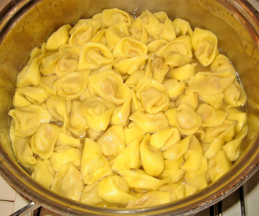 Tortellini in brodo di cappone. Picture by Fugzu. CC BY 2.0 https://creativecommons.org/licenses/by/2.0/Via Flickr