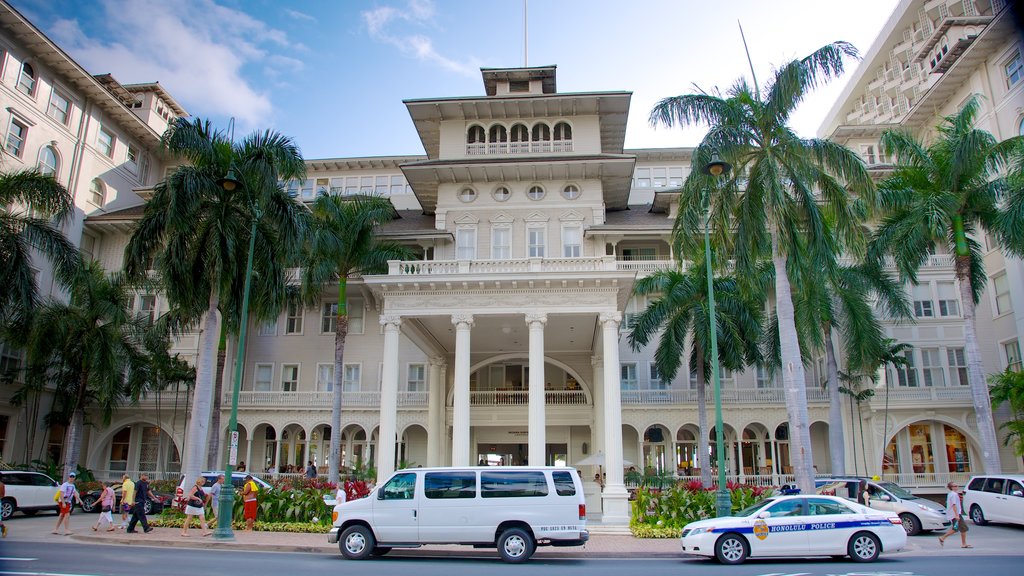 Waikiki Beach showing street scenes and a city