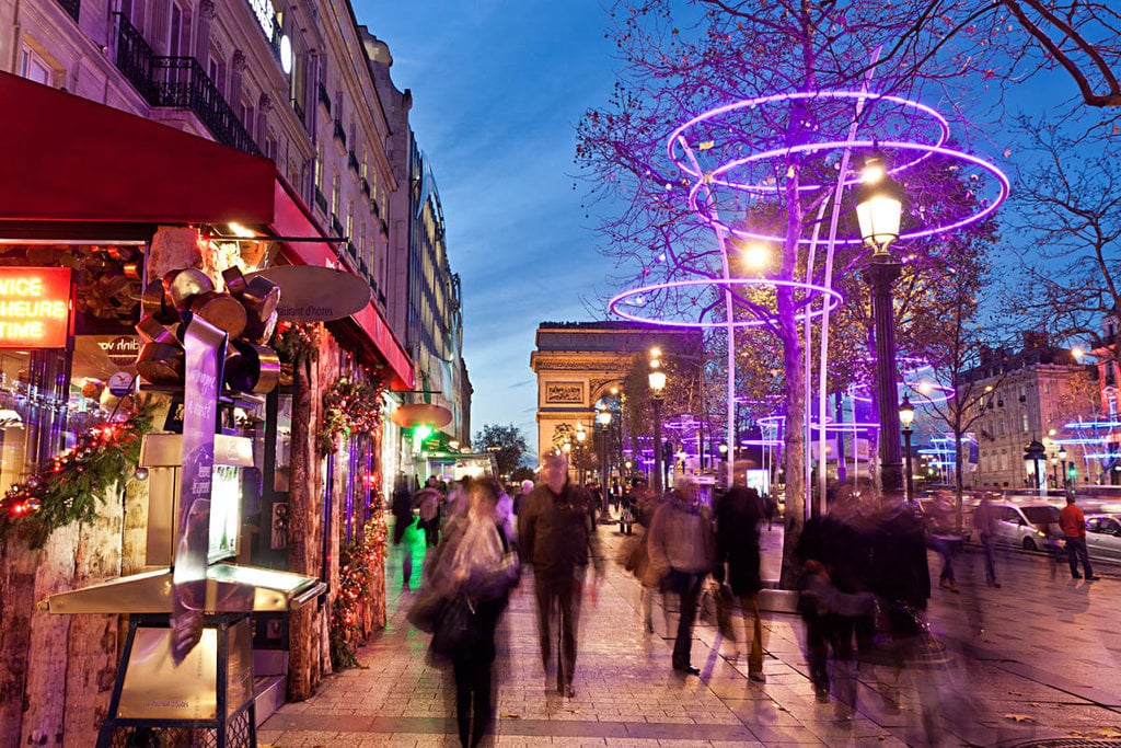Lungo gli Champs Élysées. Fonte: EDAM