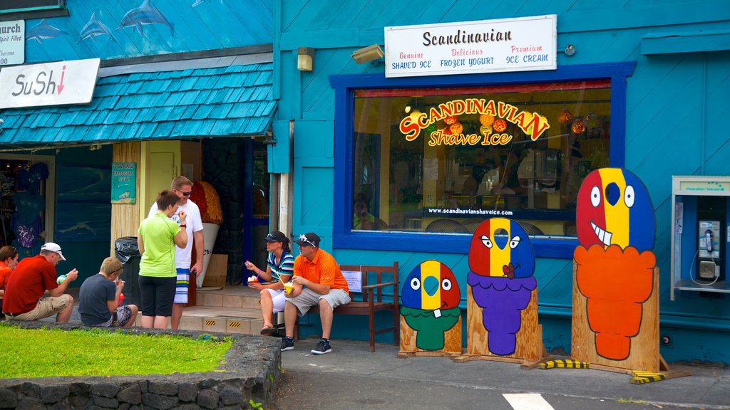 Kailua-Kona featuring street scenes and outdoor eating