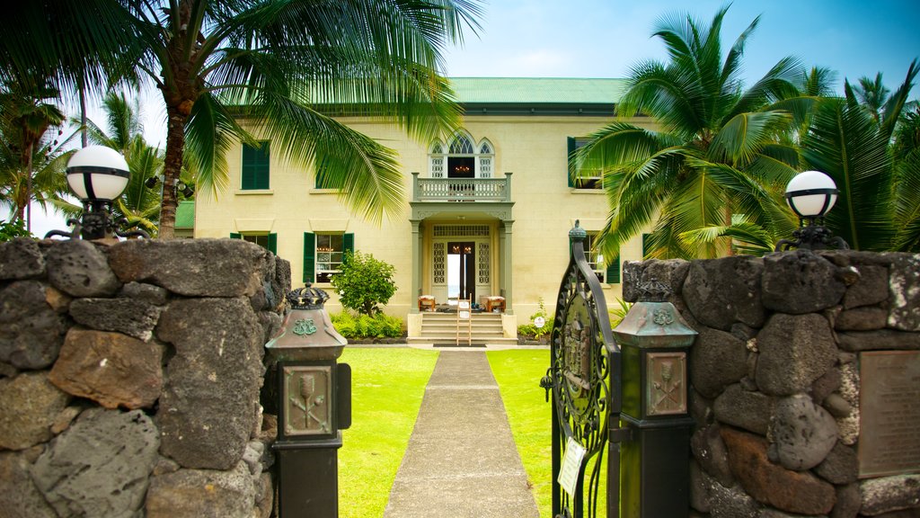 Kailua-Kona showing a house