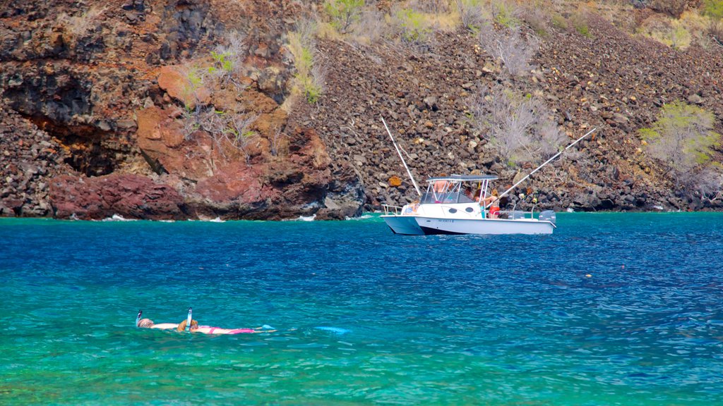 Captain Cook Monument which includes rugged coastline, boating and landscape views