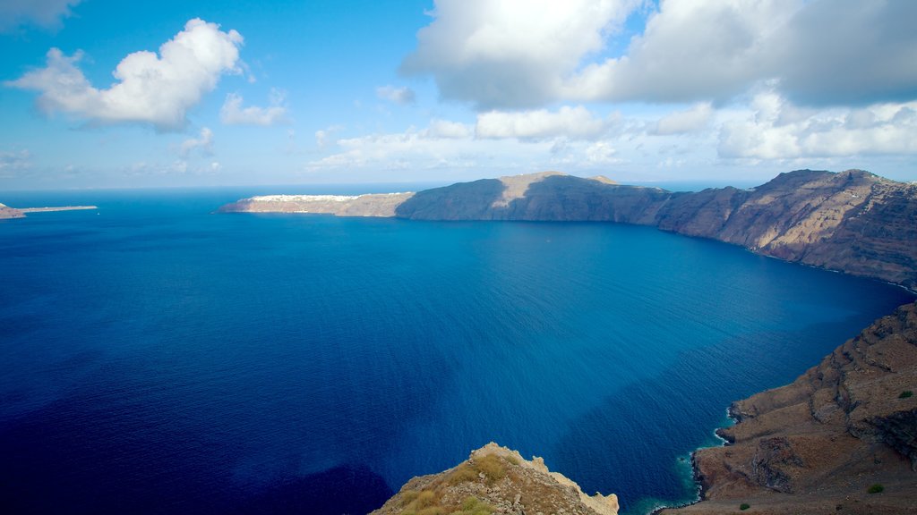 Fira ofreciendo costa rocosa y vistas de paisajes