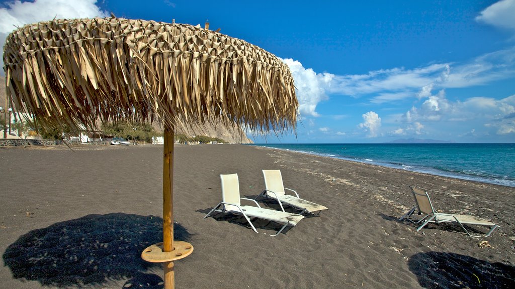 Santorini showing a beach