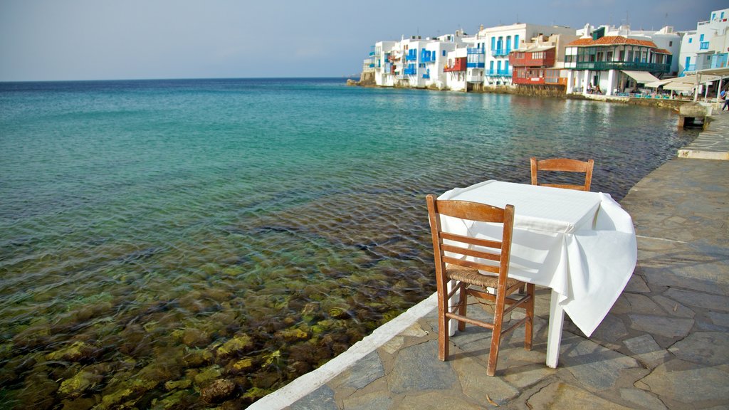 Ciudad de Mikonos ofreciendo patrimonio de arquitectura, vistas generales de la costa y una ciudad costera