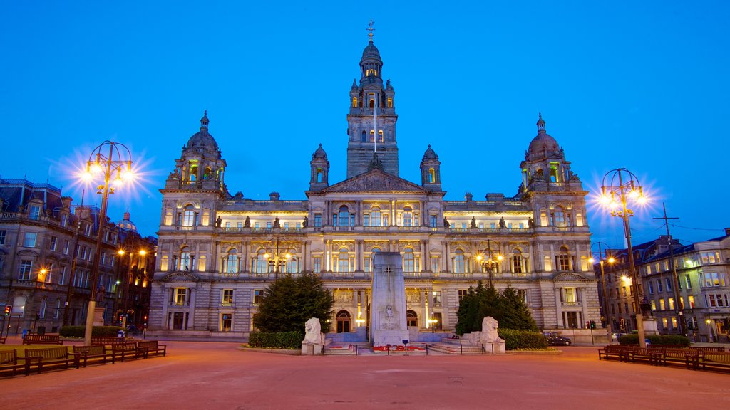 George Square which includes heritage architecture, a square or plaza and a city