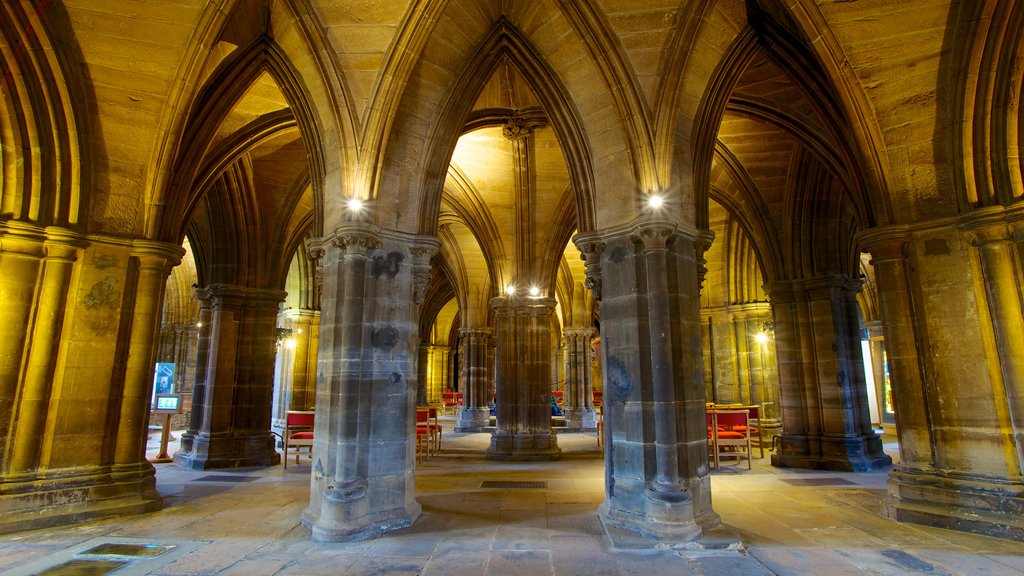 Glasgow Cathedral mostrando elementos religiosos, una iglesia o catedral y arquitectura patrimonial