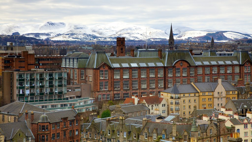 Castillo de Edimburgo mostrando dfc, patrimonio de arquitectura y una ciudad