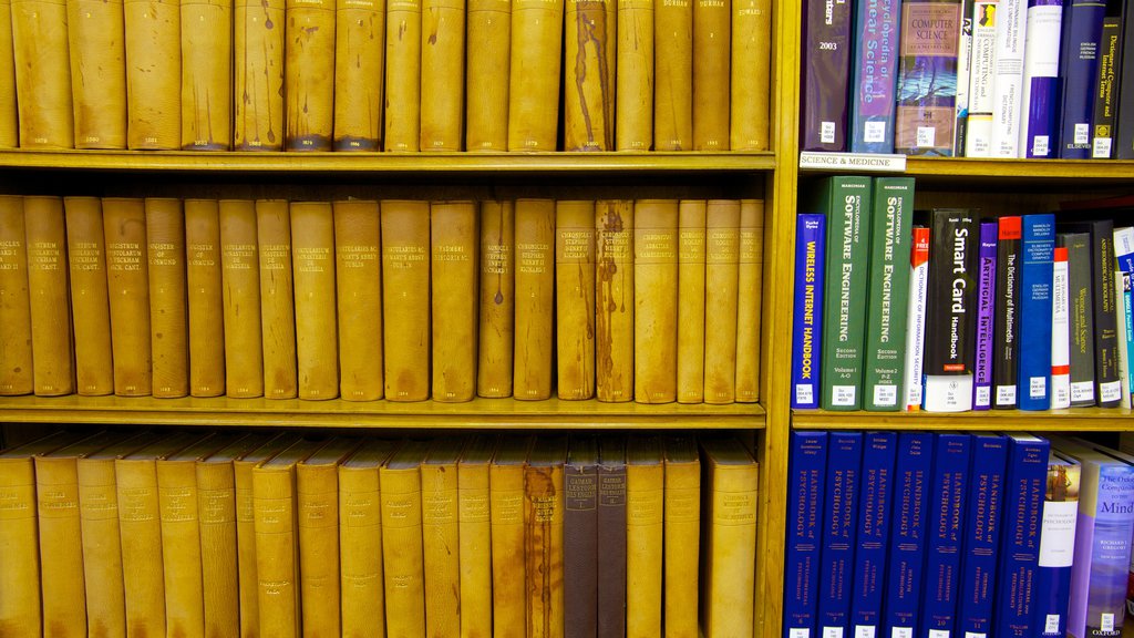 Biblioteca Nacional de Escocia ofreciendo elementos patrimoniales y vista interna