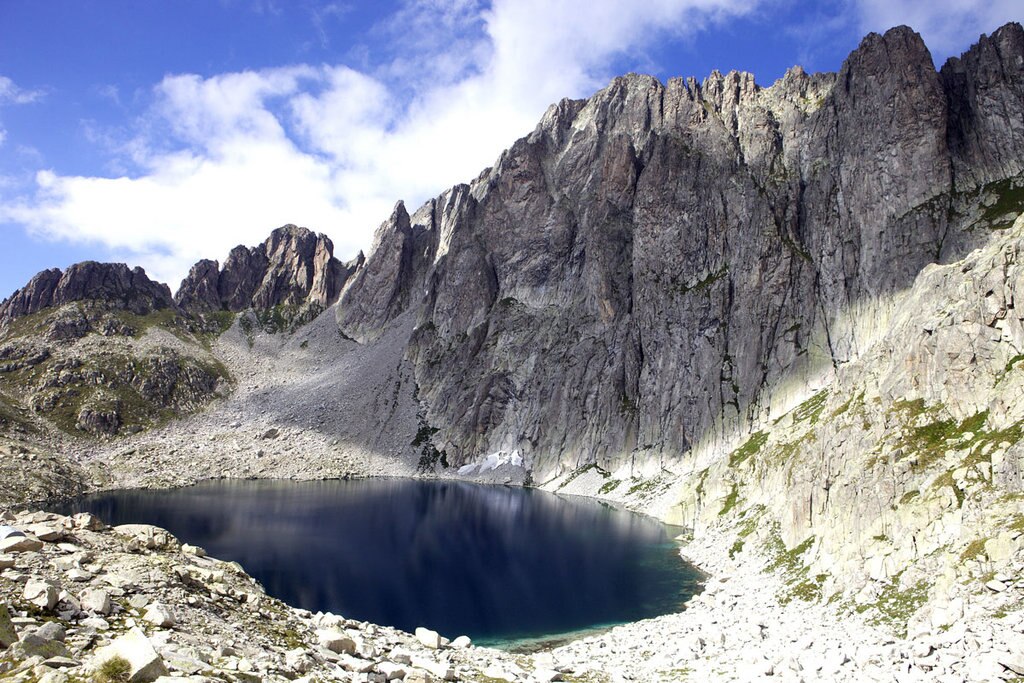 Lago di Cima d'Asta (foto iv78X-Under Creative Commons CC BY 2.0-httpscreativecommons.orglicensesby-sa2.0-https://www.flickr.com/photos/iv78x/9494476786