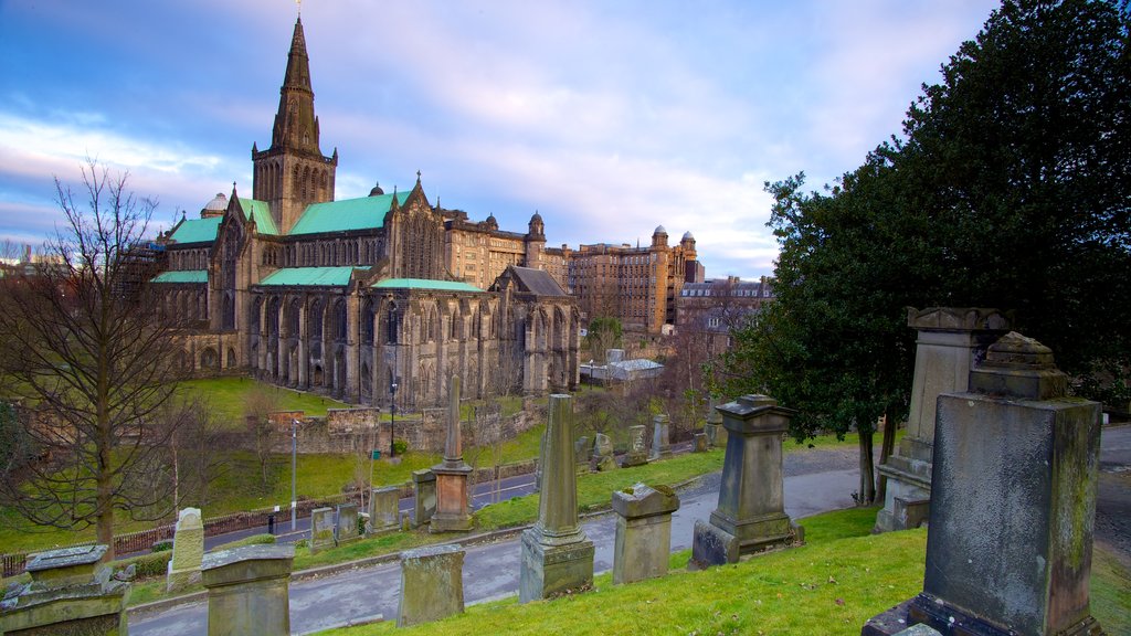 Glasgow Necropolis featuring heritage architecture, a church or cathedral and a cemetery