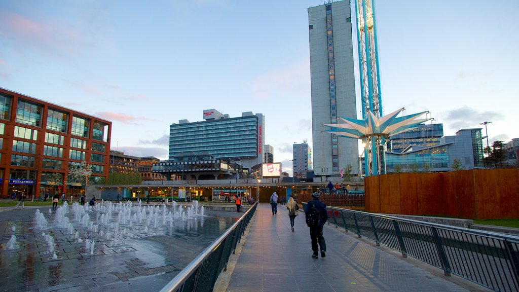 Piccadilly Gardens which includes street scenes, a fountain and modern architecture