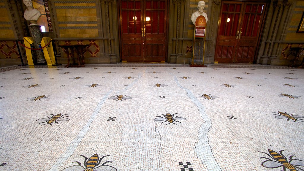 Manchester City Hall caracterizando arquitetura de patrimônio e vistas internas