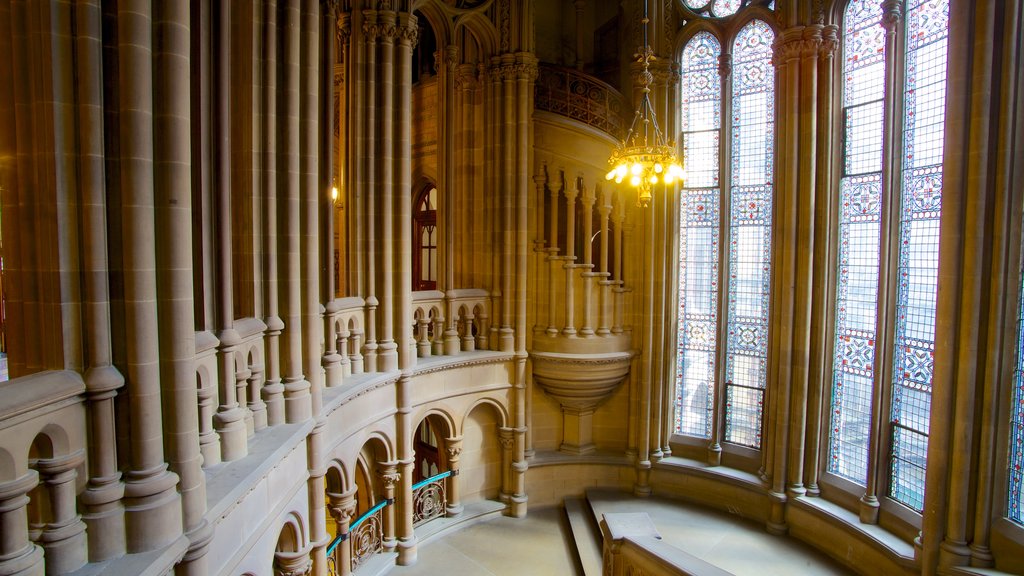 Manchester City Hall welches beinhaltet Innenansichten und historische Architektur