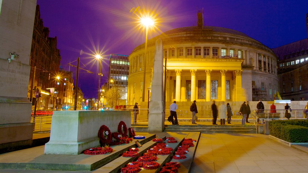 St. Peter\\\'s Square showing heritage architecture, a square or plaza and night scenes