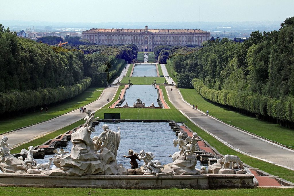 La Reggia di Caserta - By Carlo Pelagalli, CC BY-SA 3.0, https://commons.wikimedia.org/w/index.php?curid=52612424