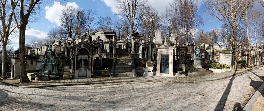 Tombe al Pere Lachaise - By Pierre-Yves Beaudouin / Wikimedia Commons, CC BY-SA 3.0, https://commons.wikimedia.org/w/index.php?curid=26029073