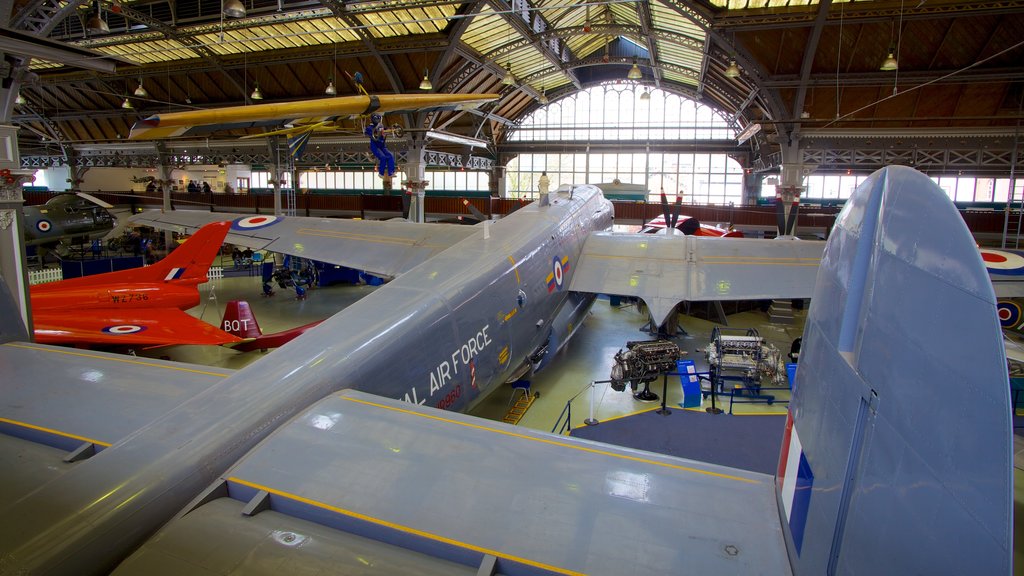 Museum der Wissenschaft und Industrie das einen Flugzeug und Innenansichten