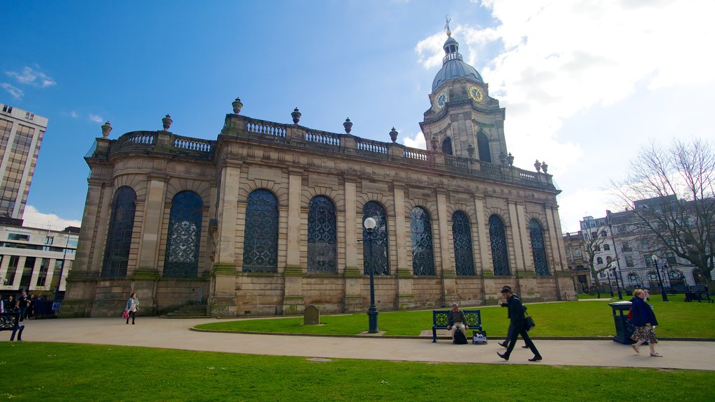 Birmingham Cathedral som inkluderar religiösa aspekter, en stad och en kyrka eller katedral